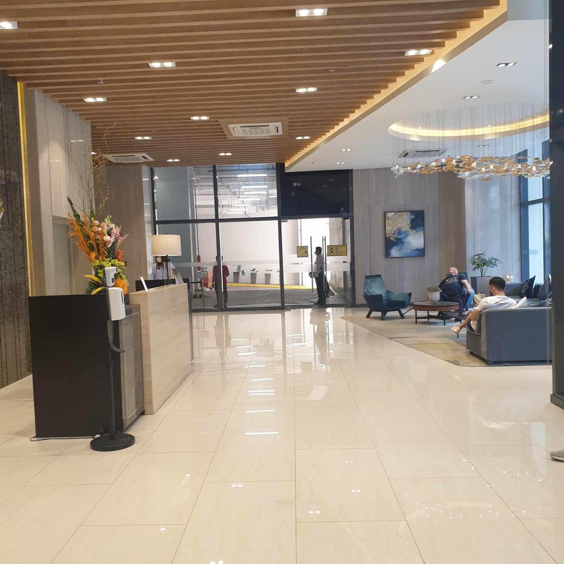 Cozy 1BR UPTOWN PARKSUITES Tower1 BGC view 3