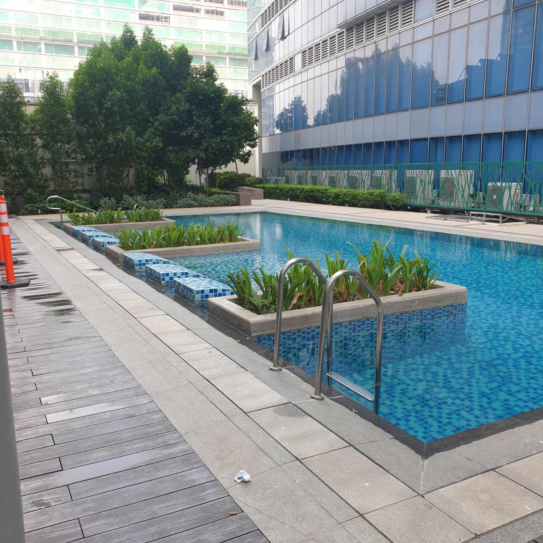 Cozy 1BR UPTOWN PARKSUITES Tower1 BGC view 5