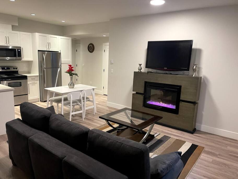 2 Bedroom Basement Suite With Kitchen and Laundry
