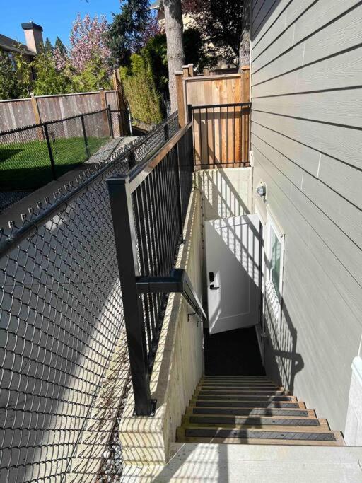 2 Bedroom Basement Suite With Kitchen and Laundry