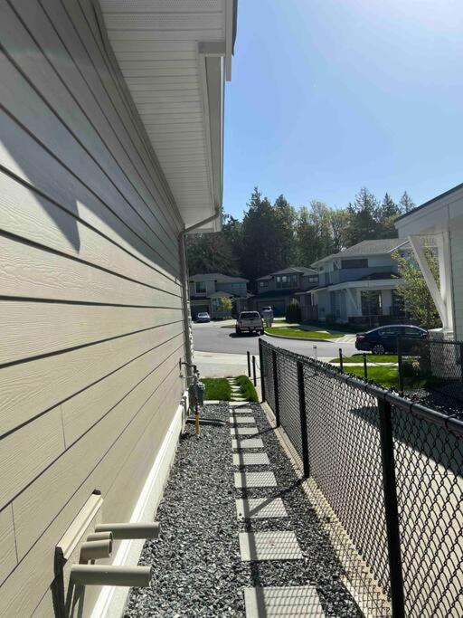 2 Bedroom Basement Suite With Kitchen and Laundry