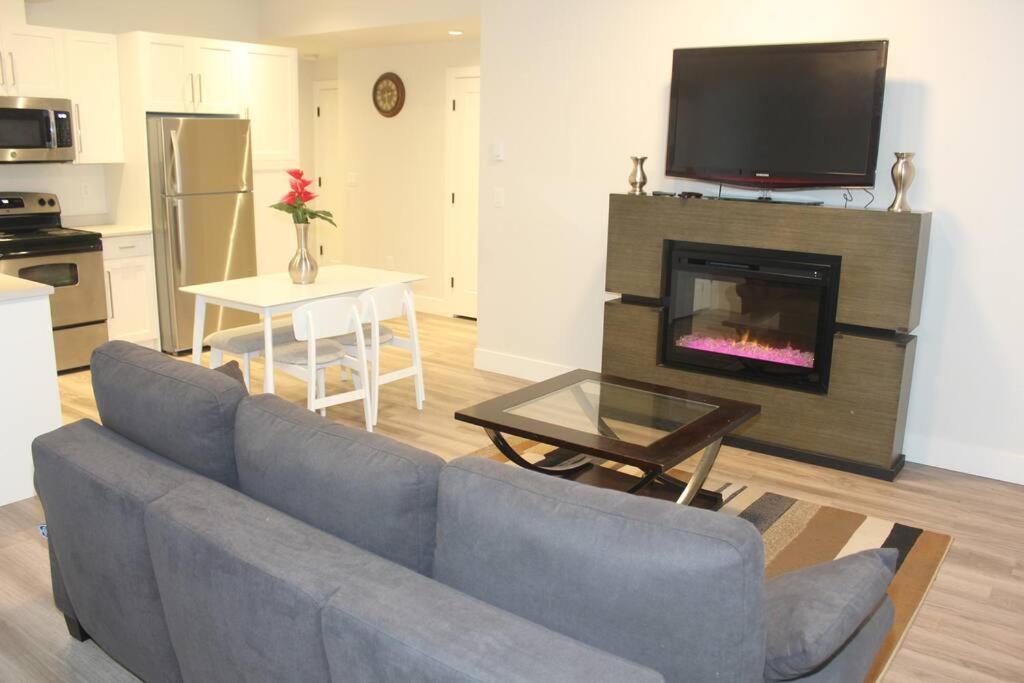 2 Bedroom Basement Suite With Kitchen and Laundry