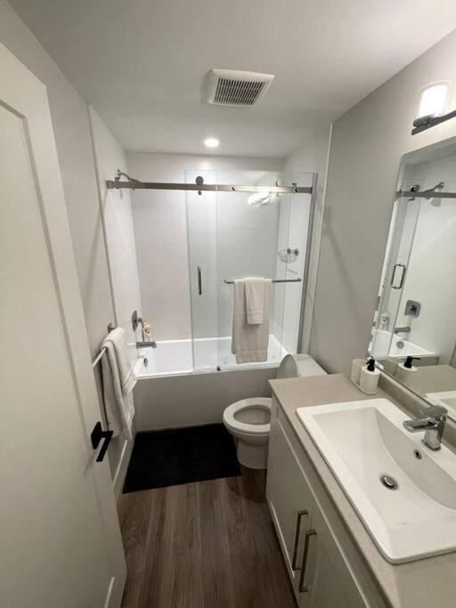 2 Bedroom Basement Suite With Kitchen and Laundry