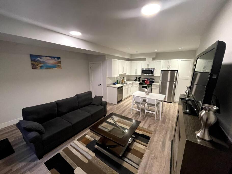2 Bedroom Basement Suite With Kitchen and Laundry
