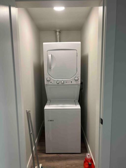 2 Bedroom Basement Suite With Kitchen and Laundry