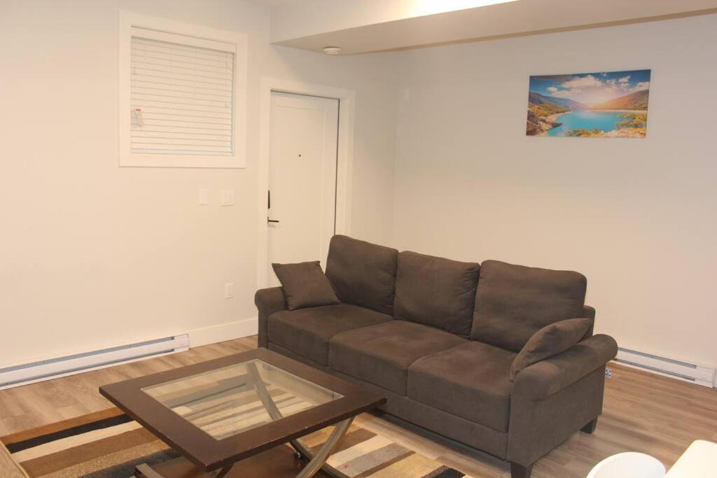 2 Bedroom Basement Suite With Kitchen and Laundry