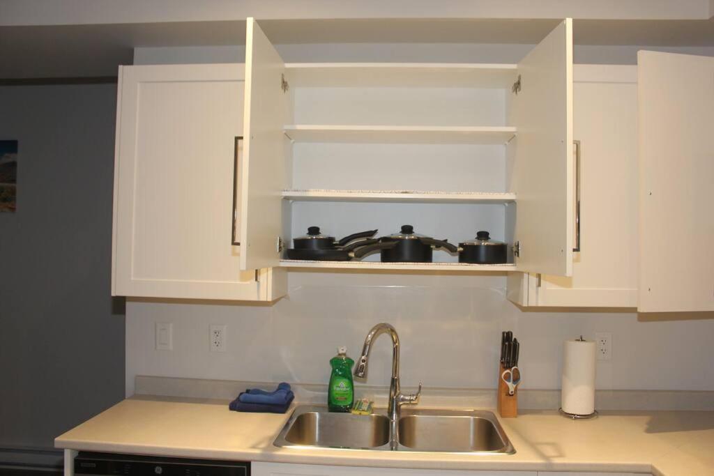 2 Bedroom Basement Suite With Kitchen and Laundry