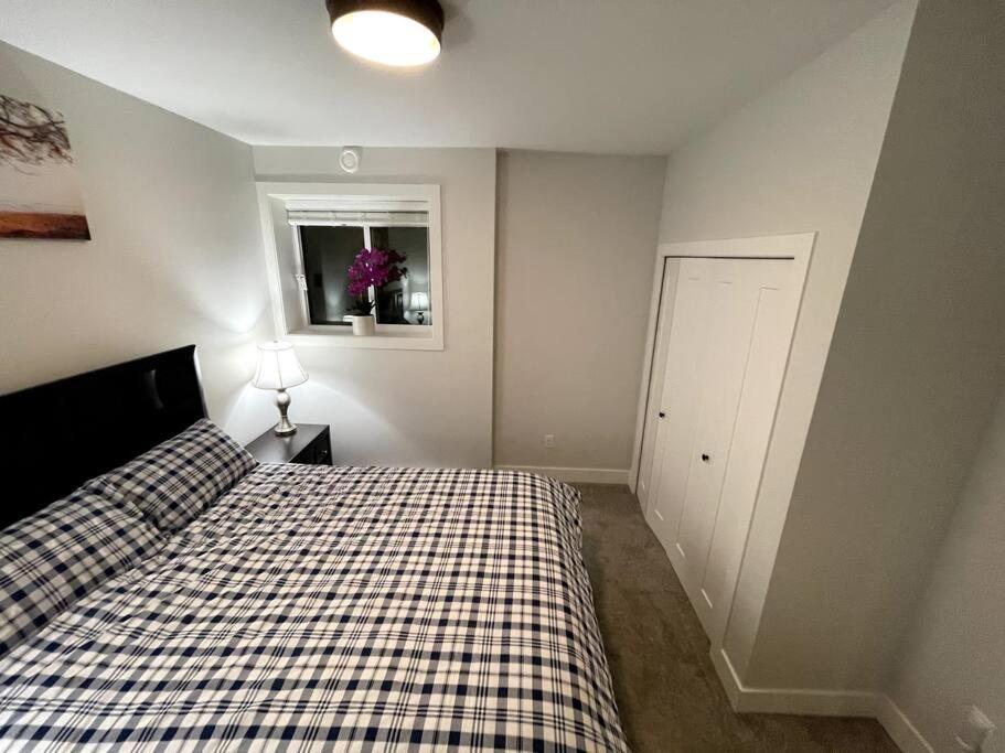 2 Bedroom Basement Suite With Kitchen and Laundry