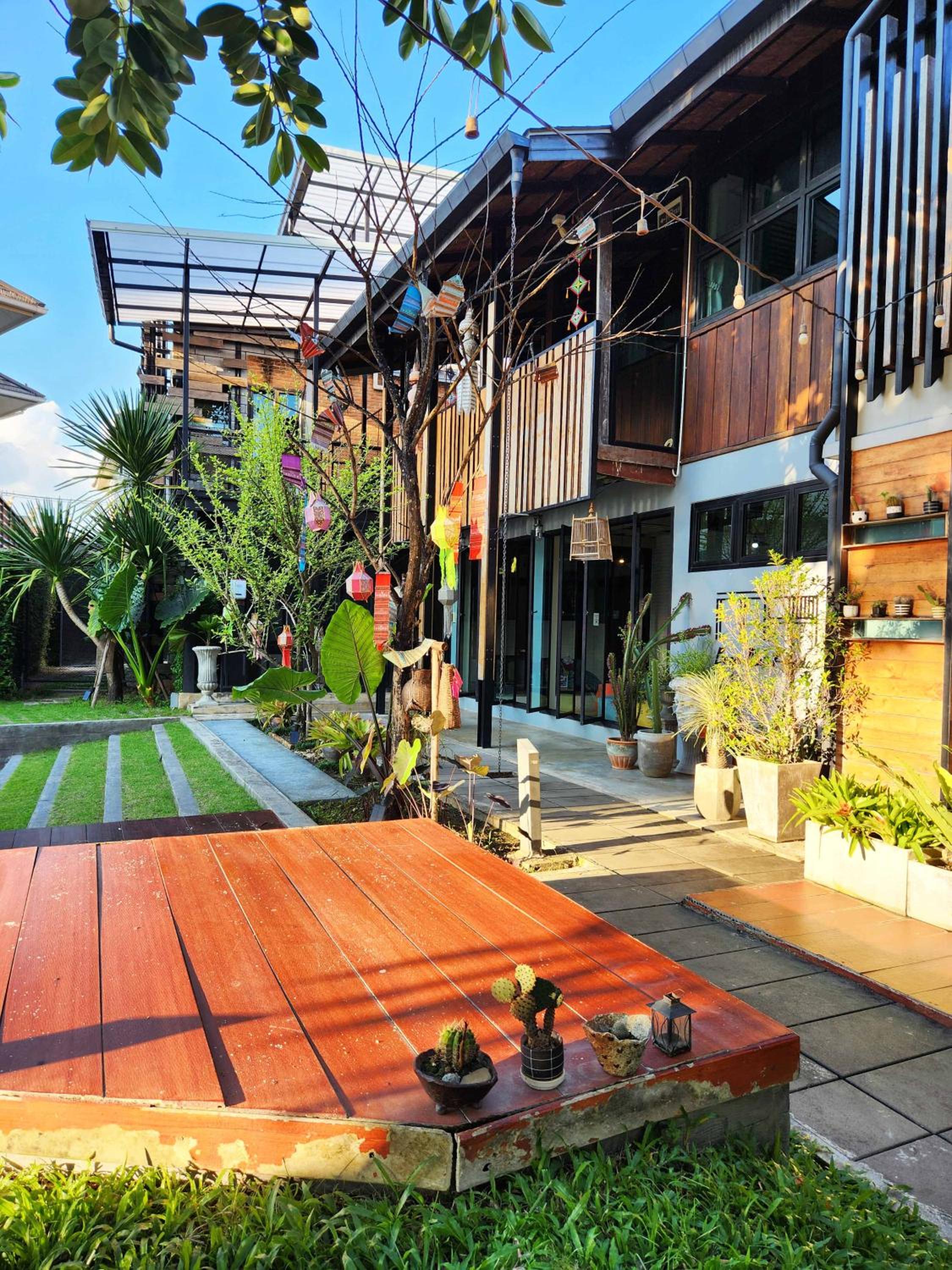 Baan Mai Kradan Hostel Chiang Rai