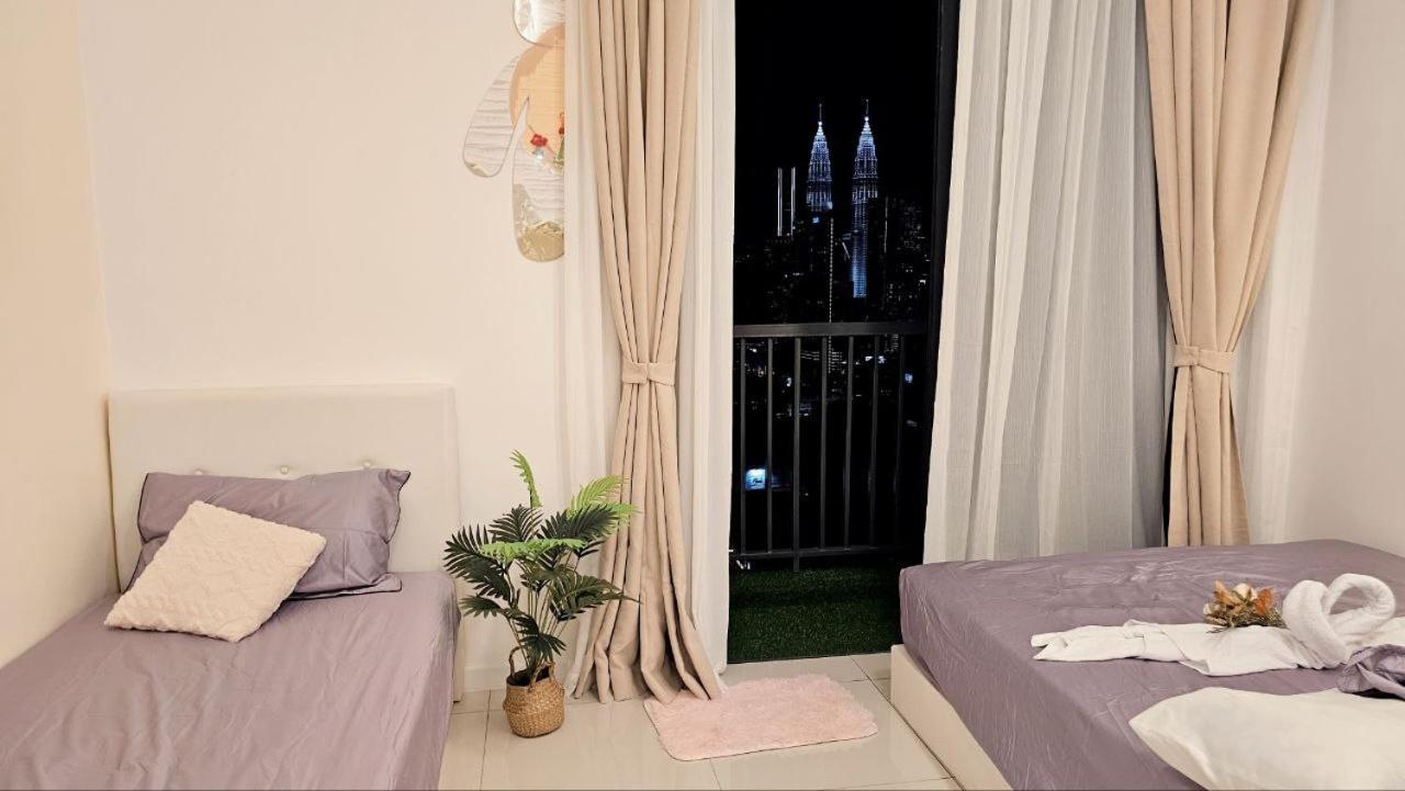 KLCC view Balcony 4pax Chambers Suites KL City