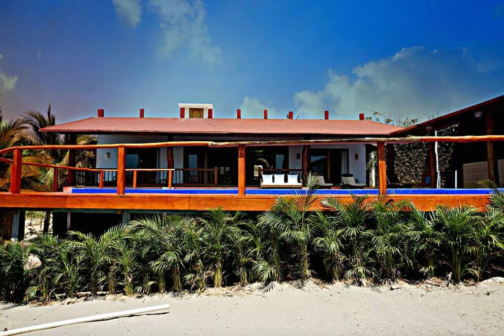 Siete Piedras Beachfront Village - main view