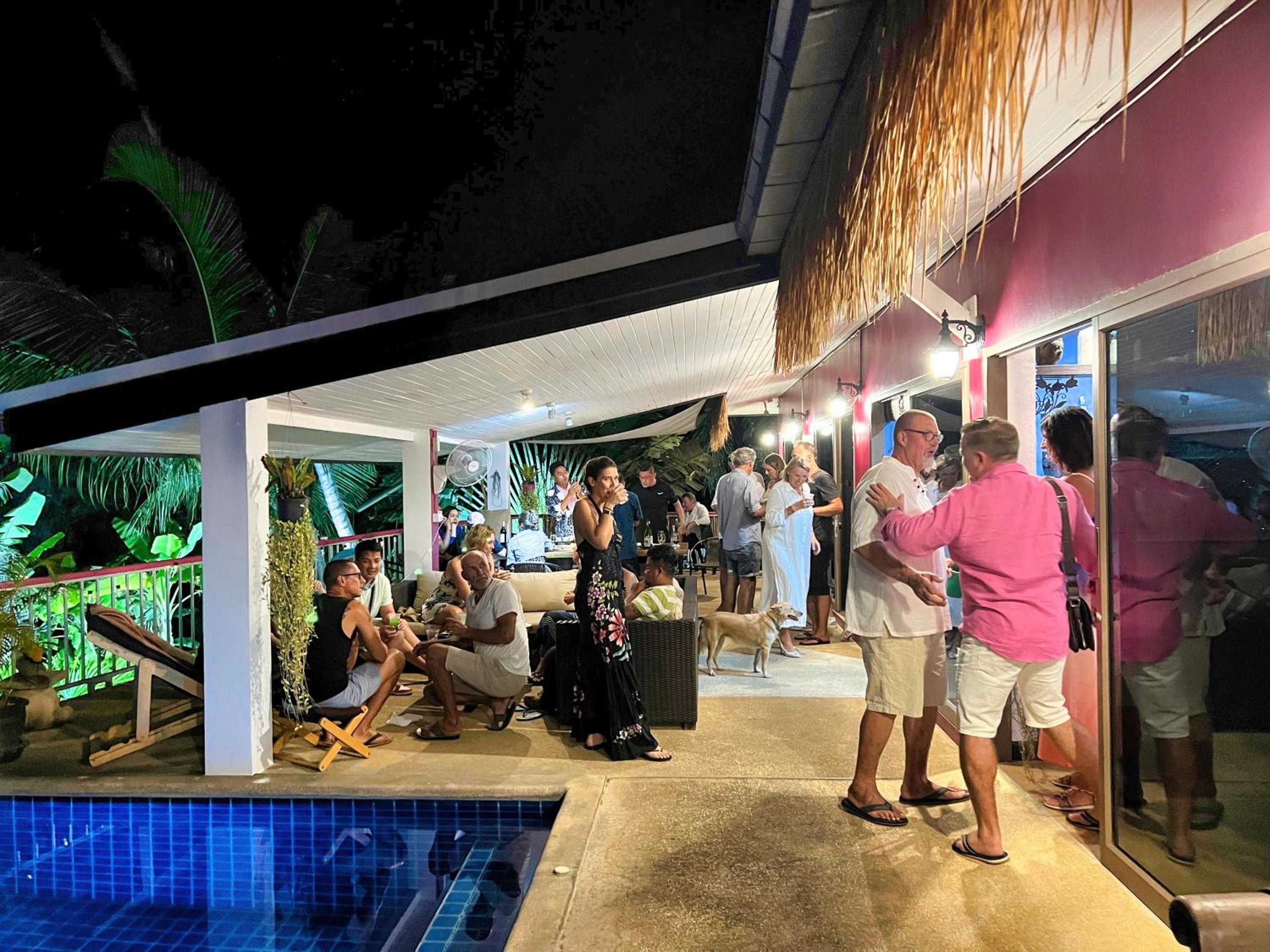 Pink House Guest House Lamai - Pool & Sea View