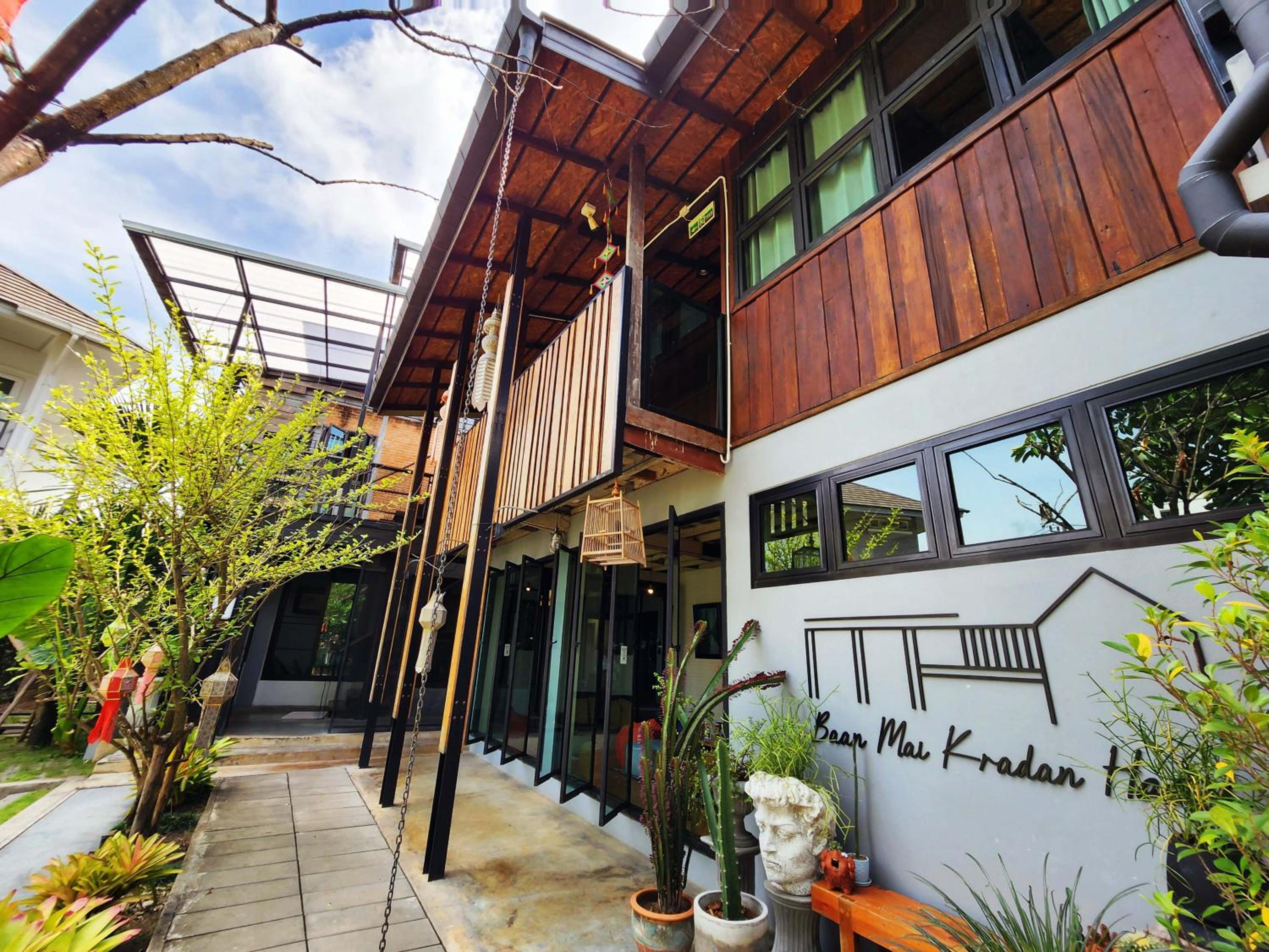 Baan Mai Kradan Hostel Chiang Rai