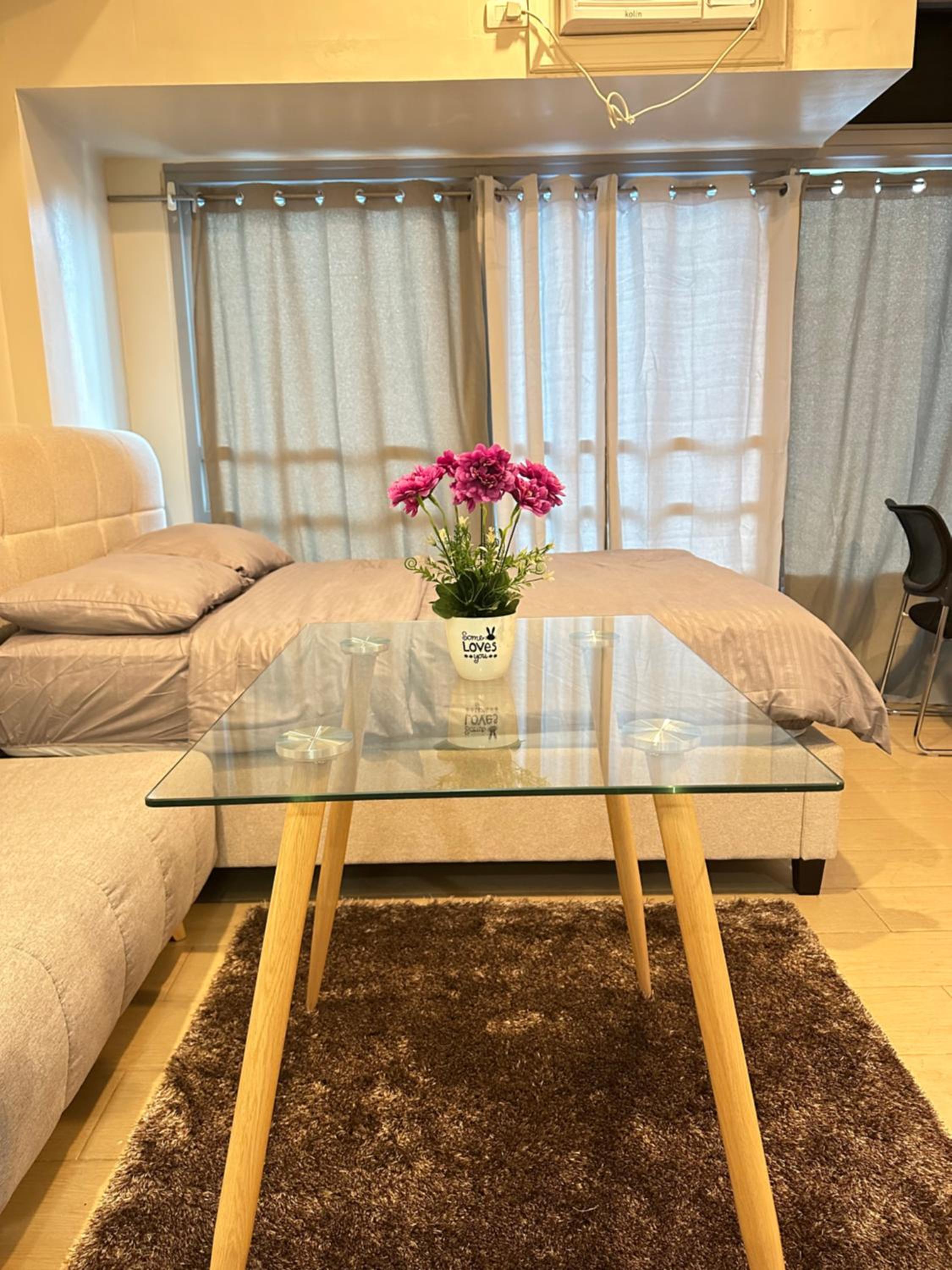 EJ's Staycation 4th F with 200mbps Wi-Fi and NETFLIX
