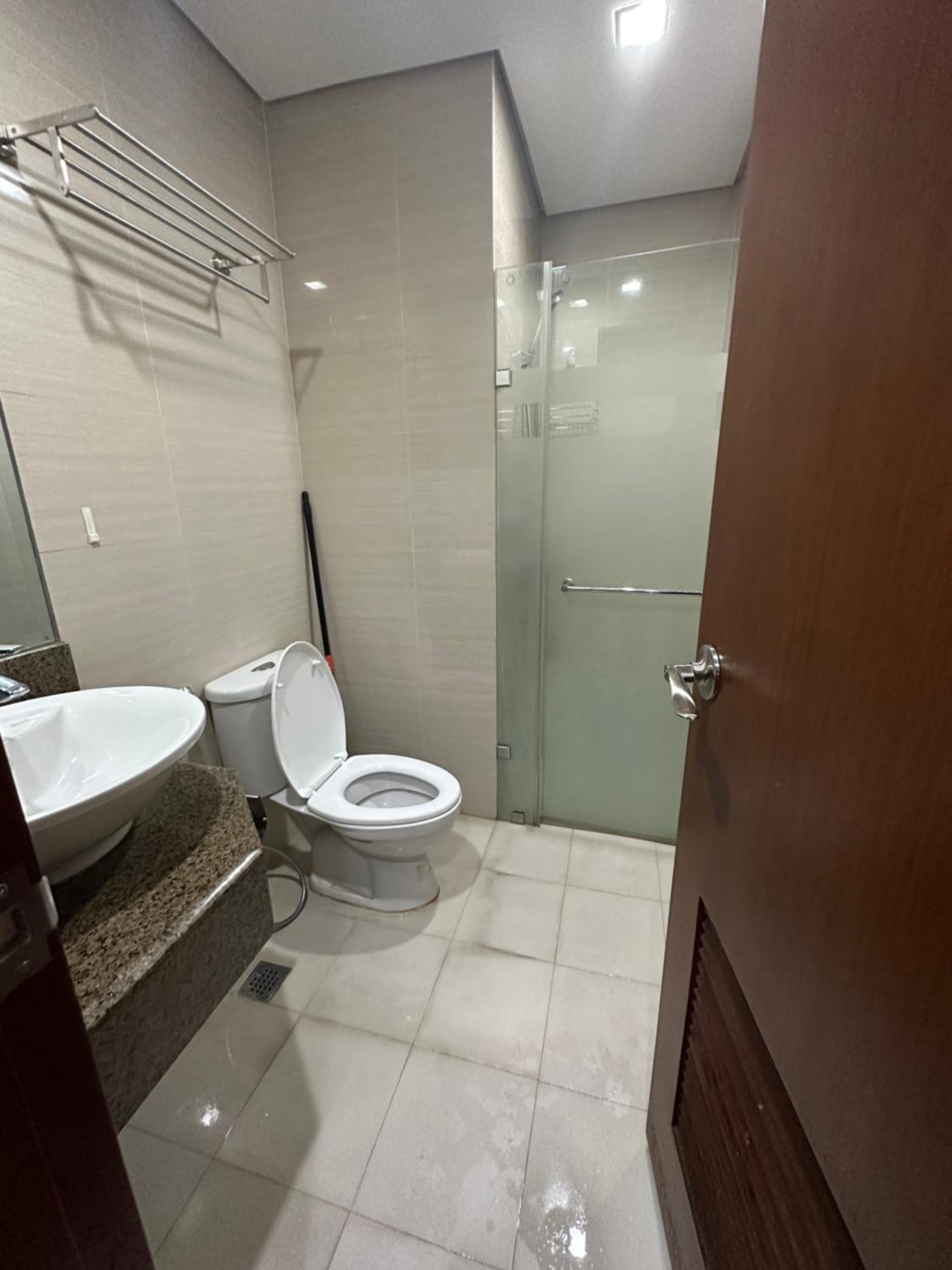 EJ's Staycation 4th F with 200mbps Wi-Fi and NETFLIX