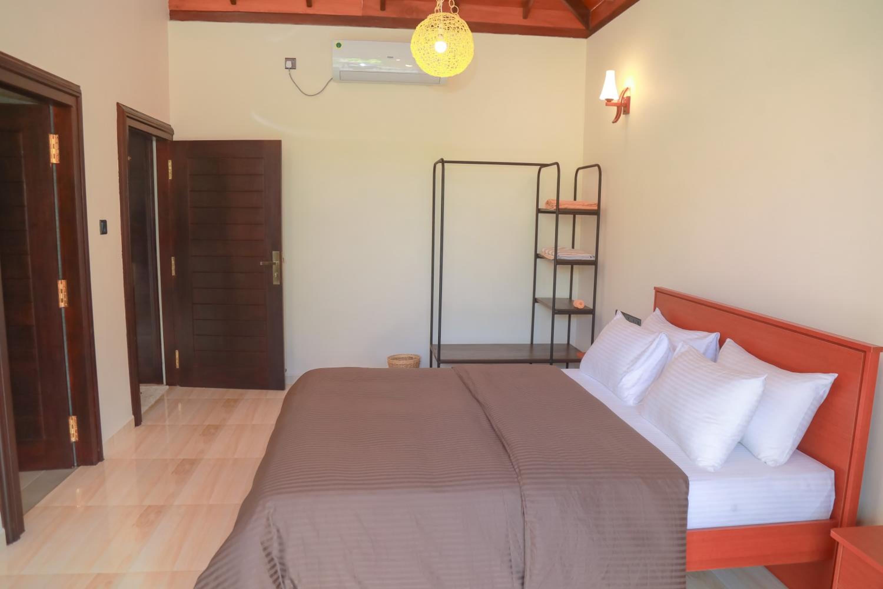 IBSON Villa - 02 Hikkaduwa with 4 Bedrooms & Salt Water Swimming Pool view 4