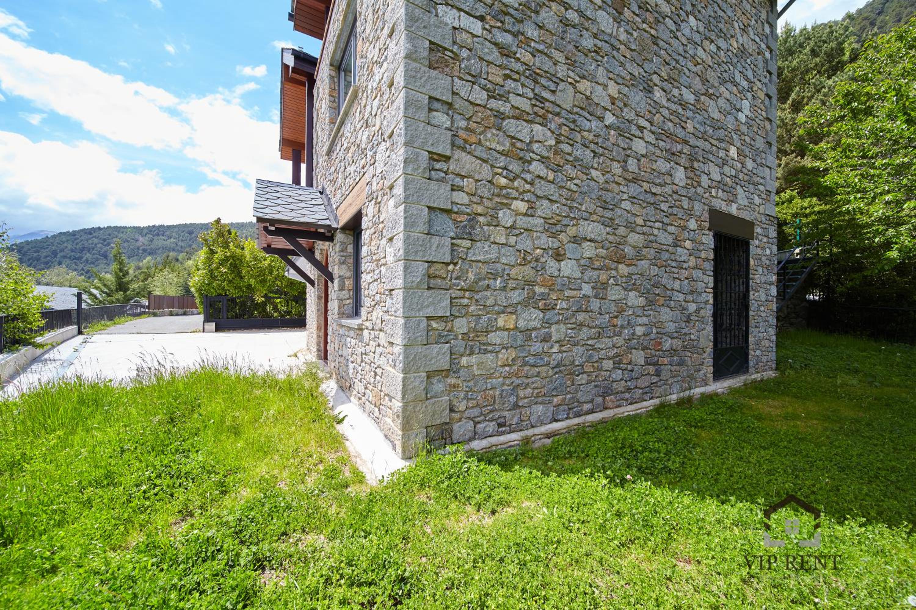 Chalet el Salze lujo con jardin y vistas en la Massana
