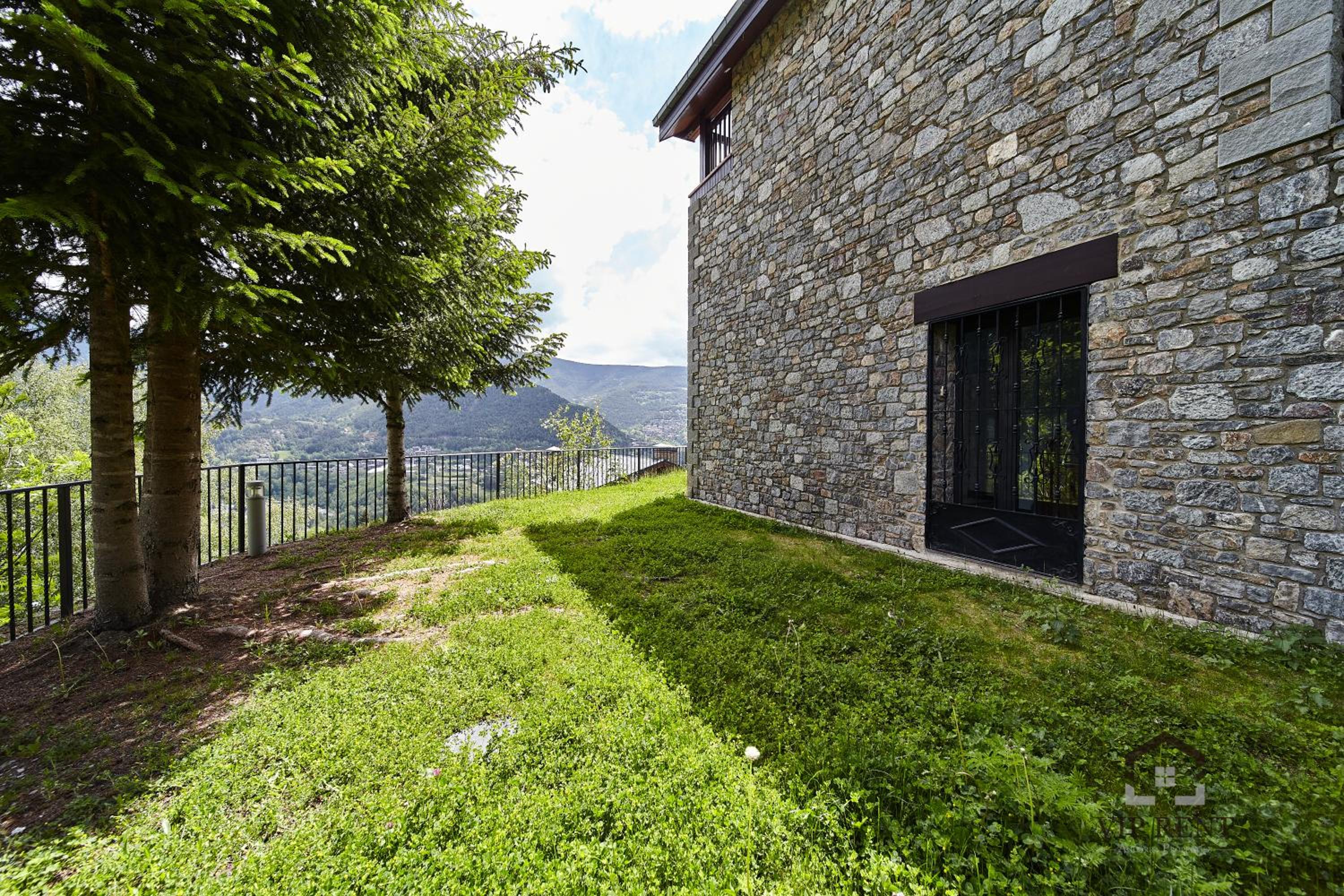 Chalet el Salze lujo con jardin y vistas en la Massana