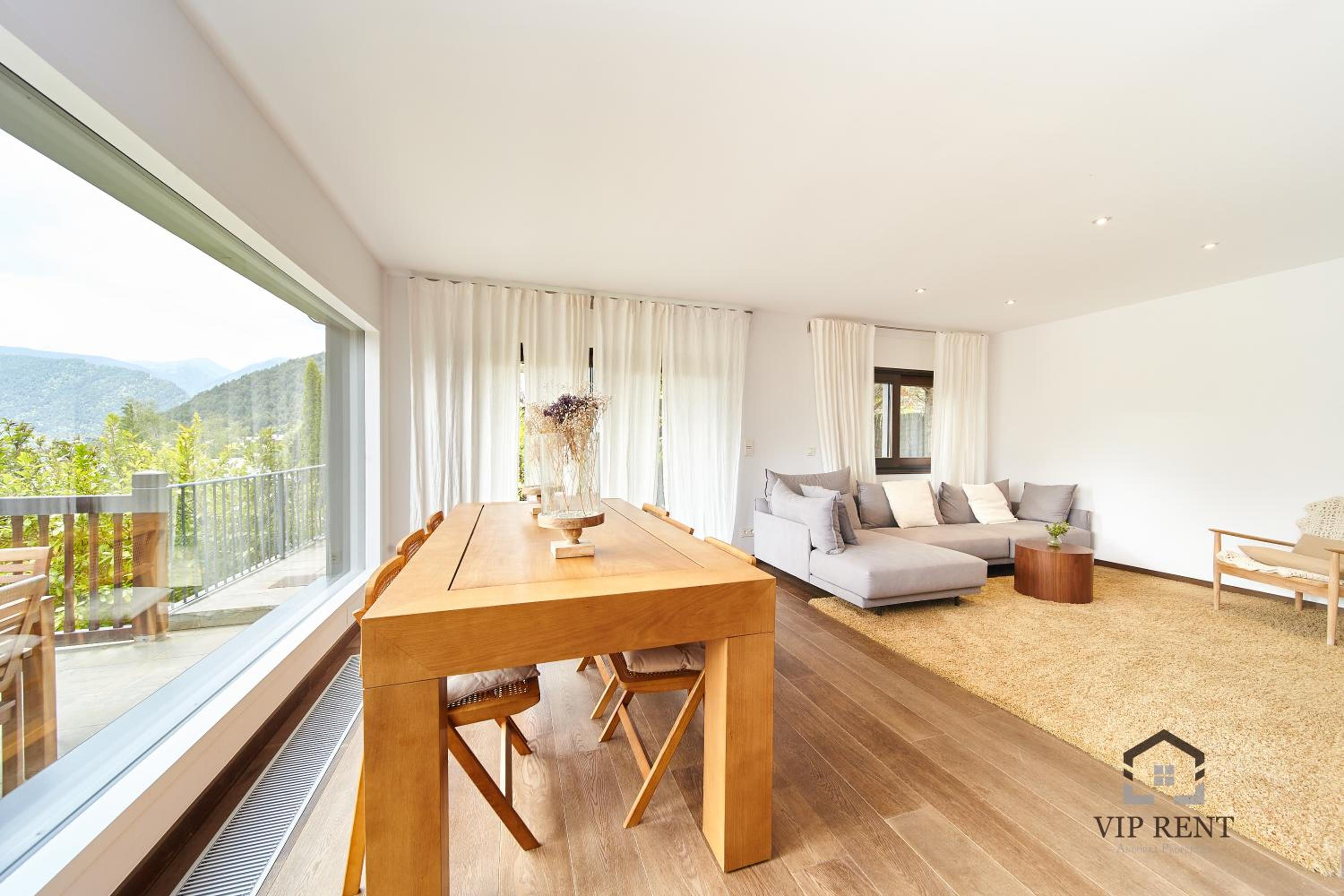 Chalet el Salze lujo con jardin y vistas en la Massana