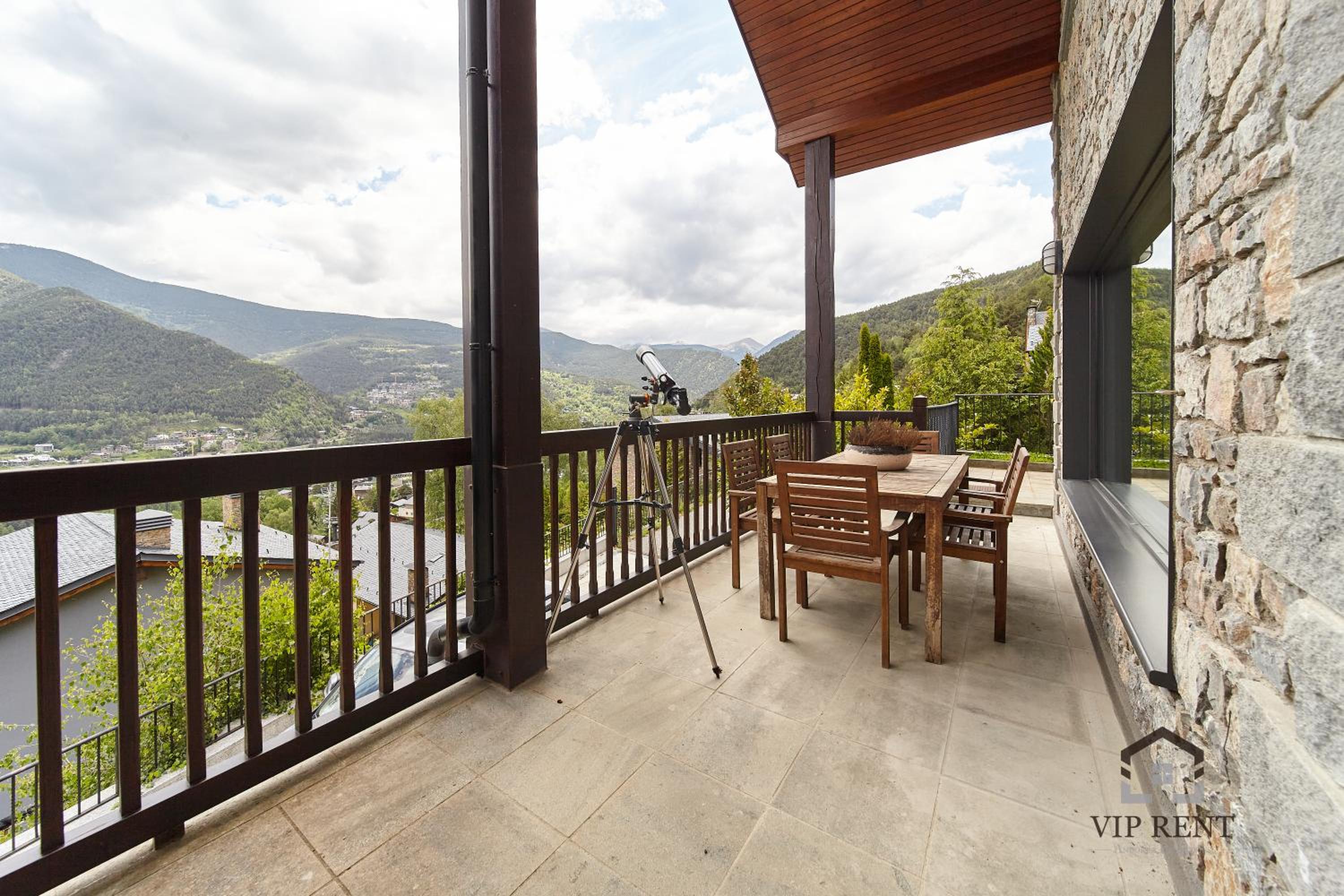 Chalet el Salze lujo con jardin y vistas en la Massana