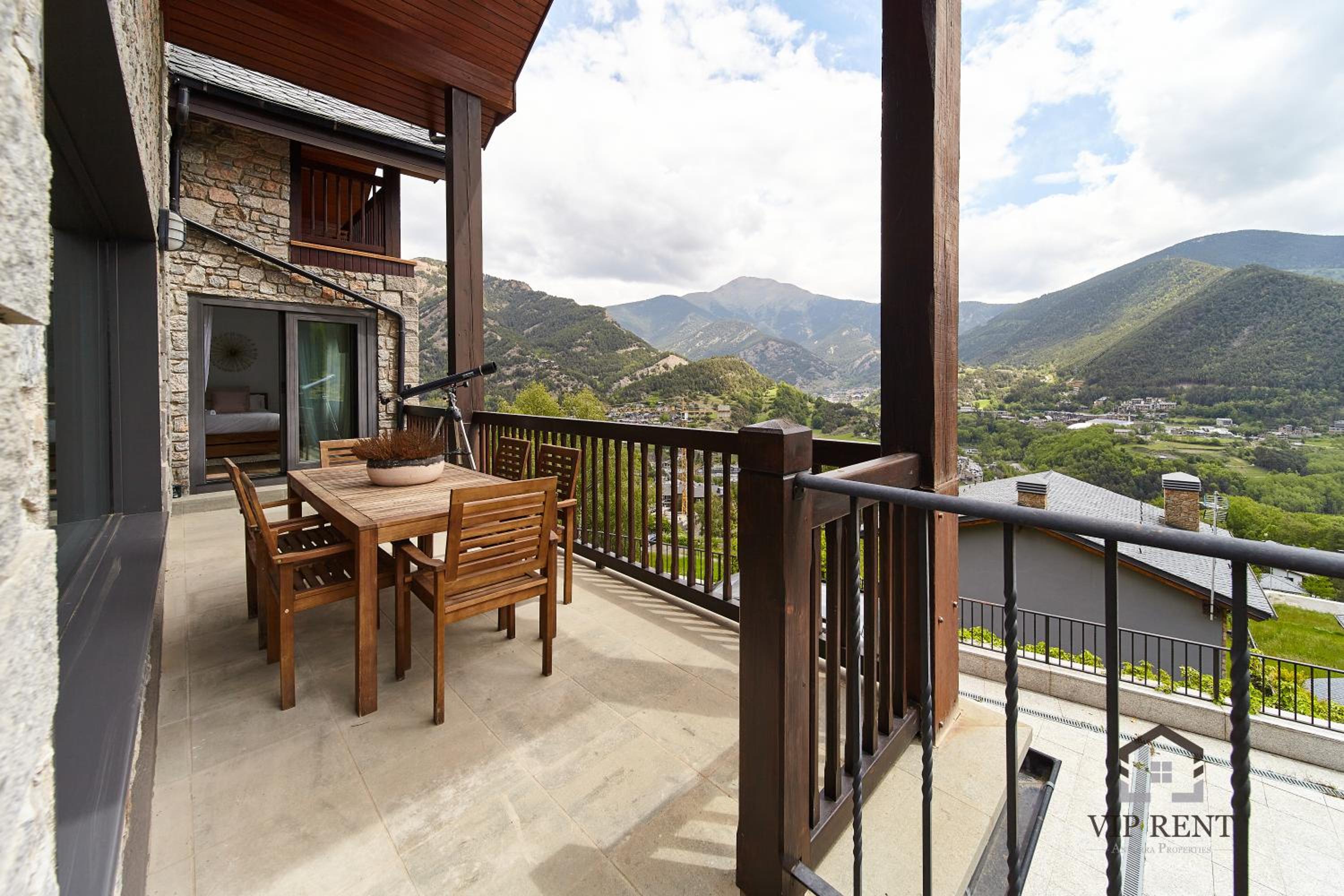 Chalet el Salze lujo con jardin y vistas en la Massana