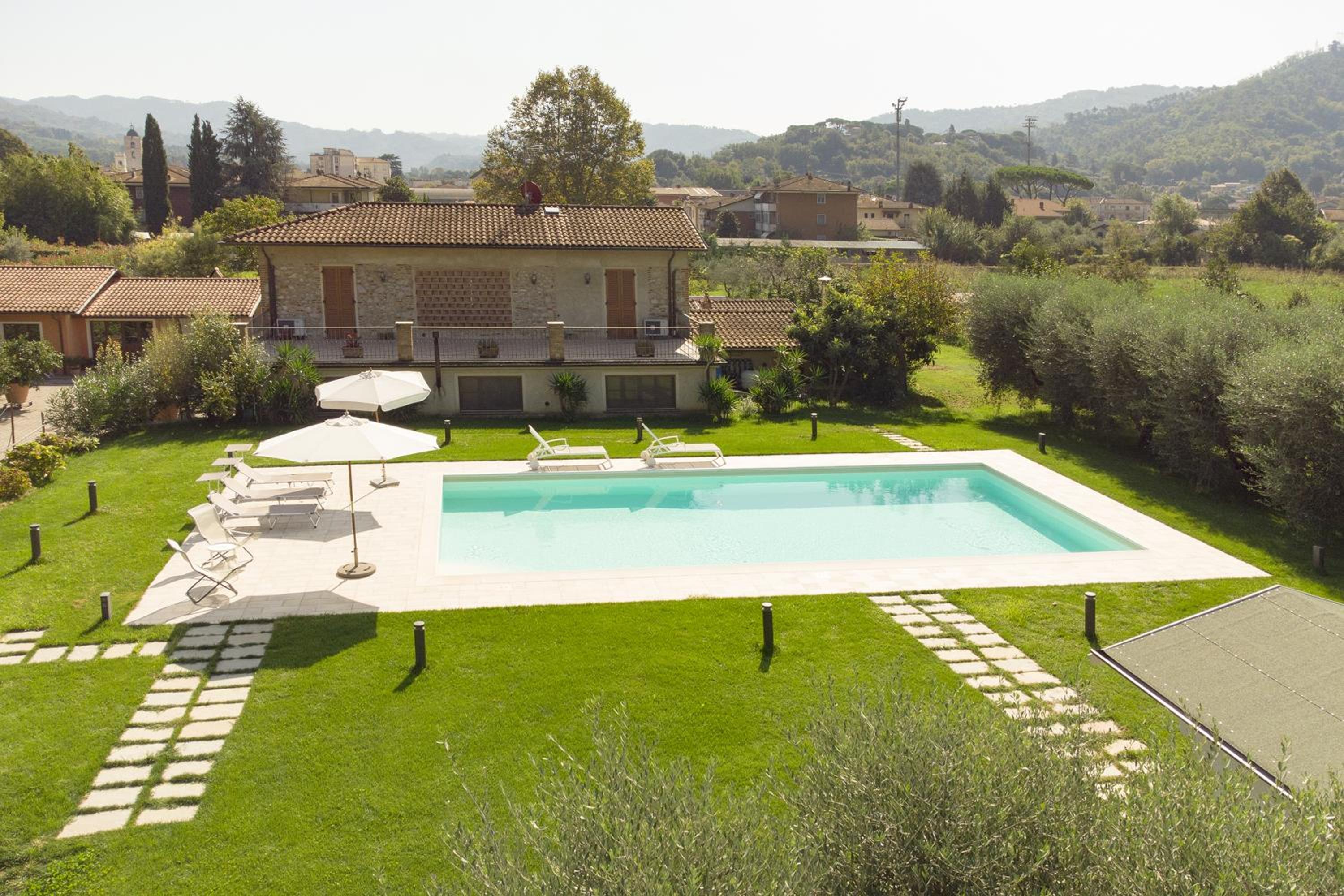 Casa Teresa - Happy Rentals view 4
