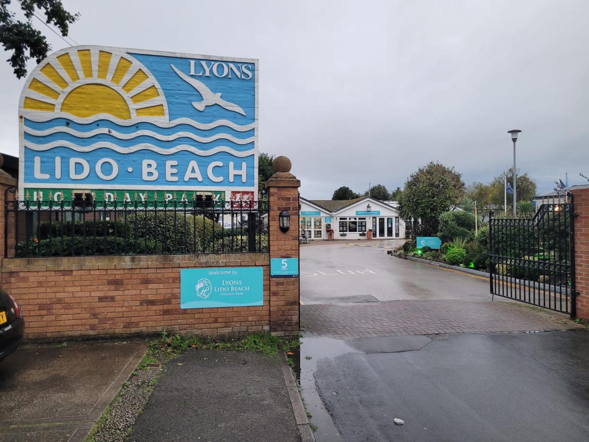 Flower Bay - Beach Drive 009
