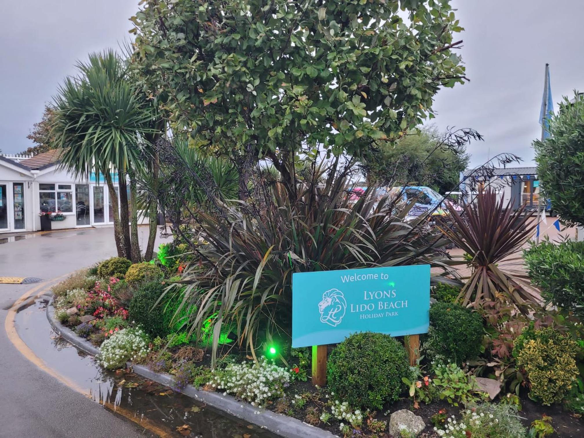 Flower Bay - Beach Drive 009