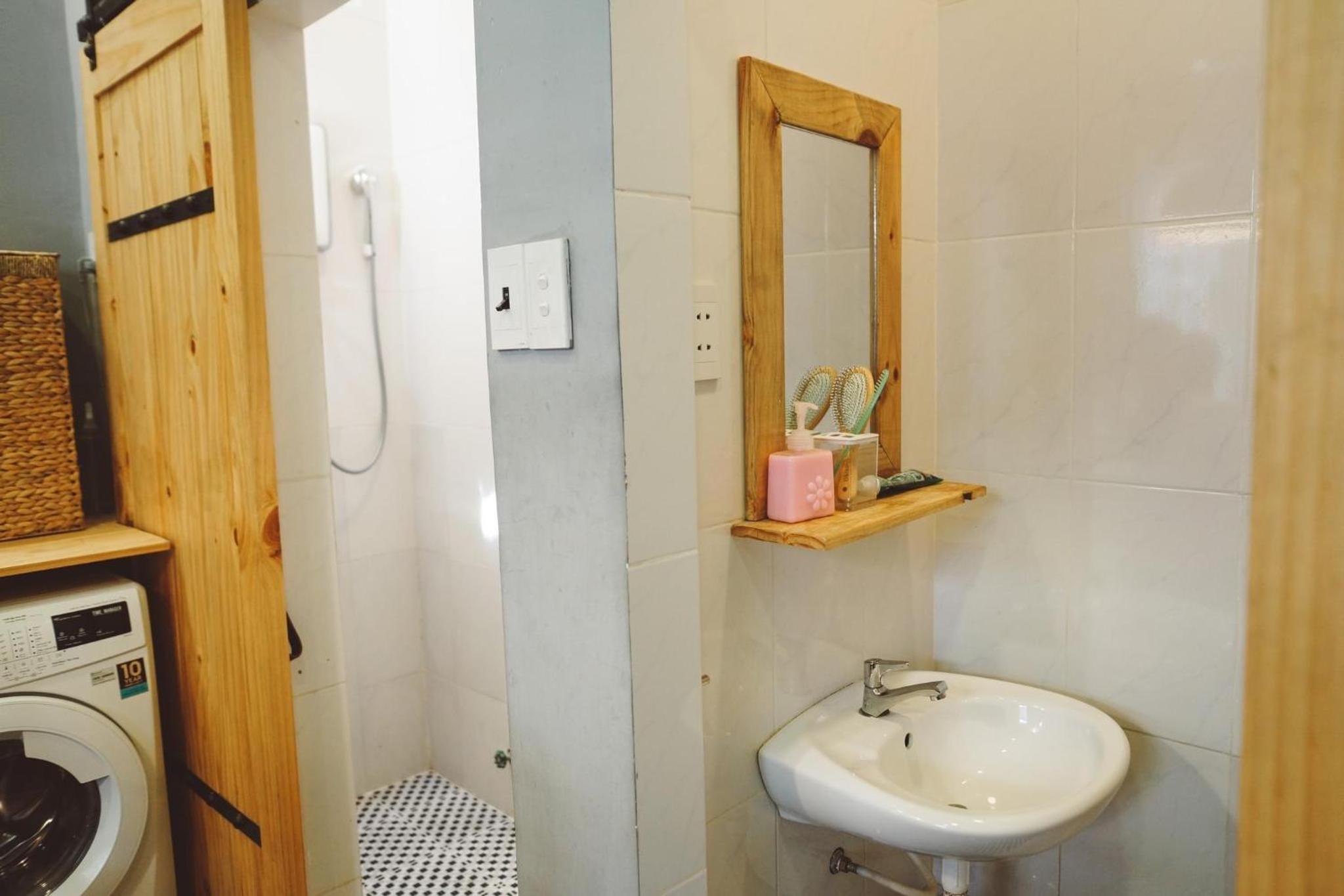 Stay&Chill H.2 Steps away from bustling Bui Vien