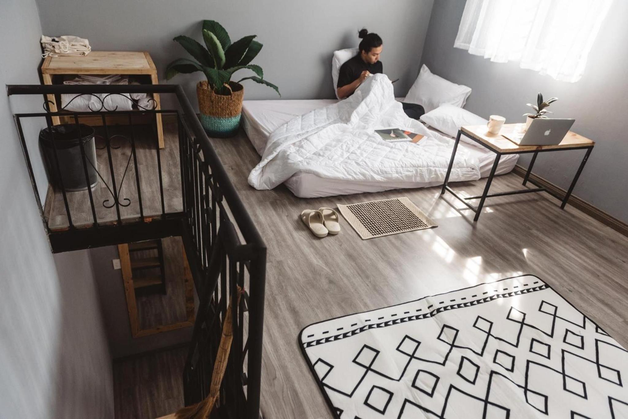 Stay&Chill H.2 Steps away from bustling Bui Vien