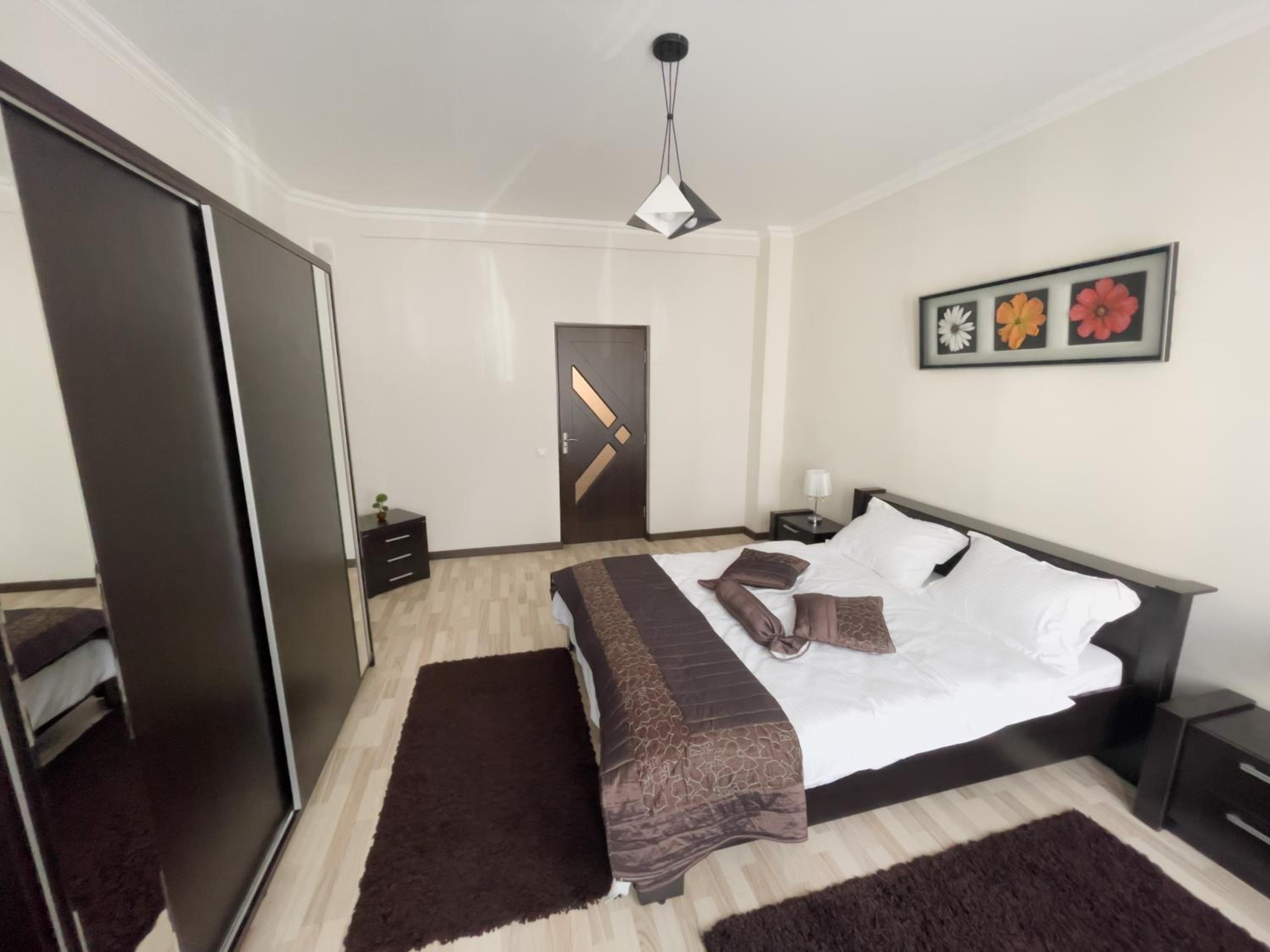 Enjoy Apartments - Central Villa Retreat view 4