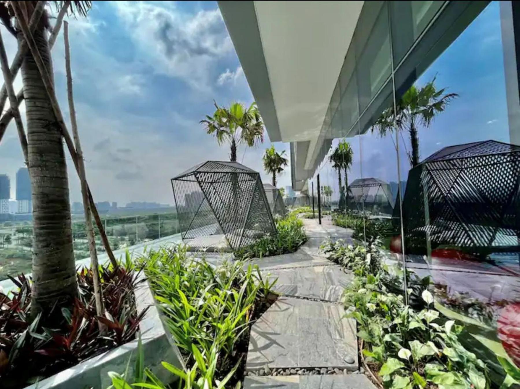 THE CREST-Central Saigon Riverside -Free POOL-GYM-SAUNA Room-YOGA Room