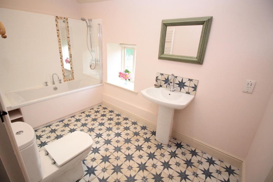 Country Retreat, hot tub, games room, dog friendly