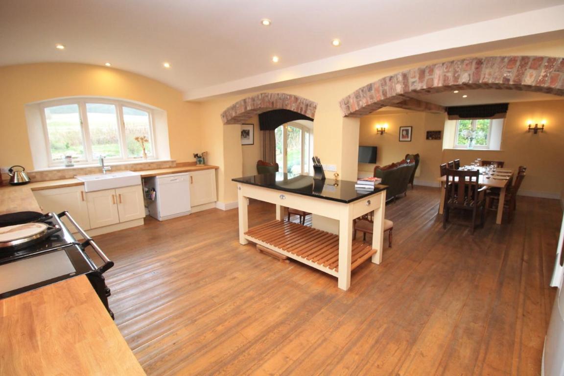 Country Retreat, hot tub, games room, dog friendly