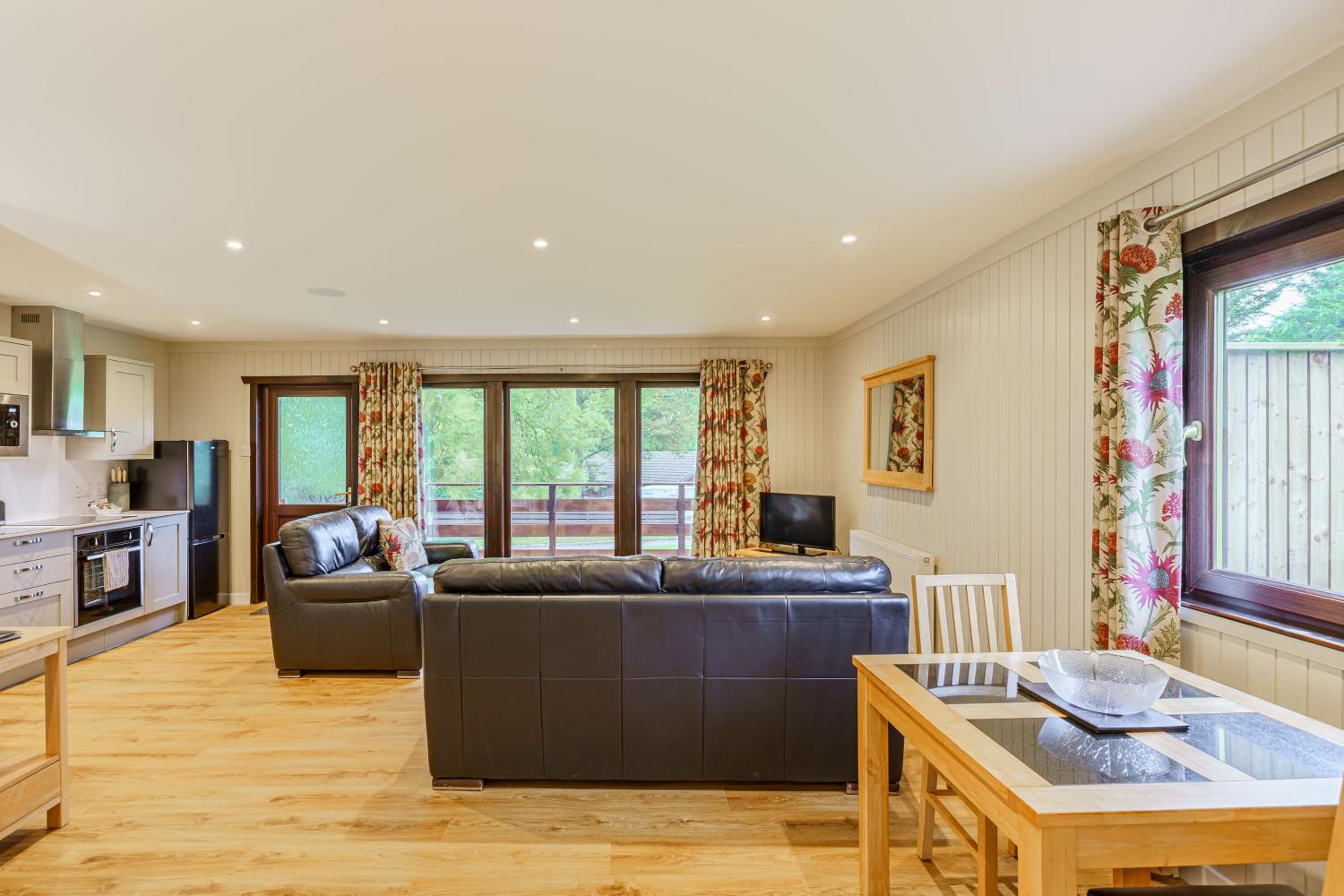 Bluebell Lodge 4 with Hot Tub