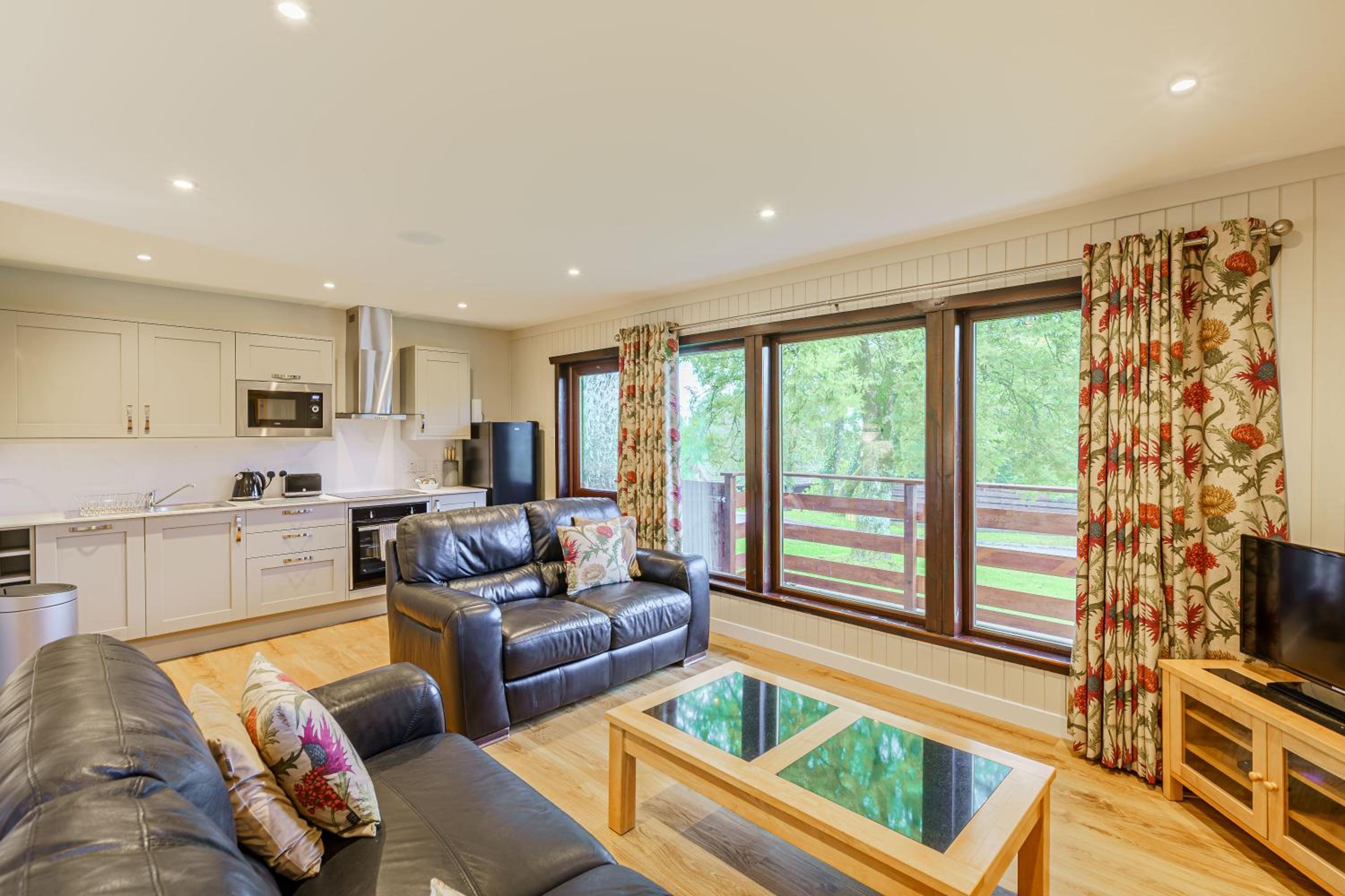 Bluebell Lodge 4 with Hot Tub
