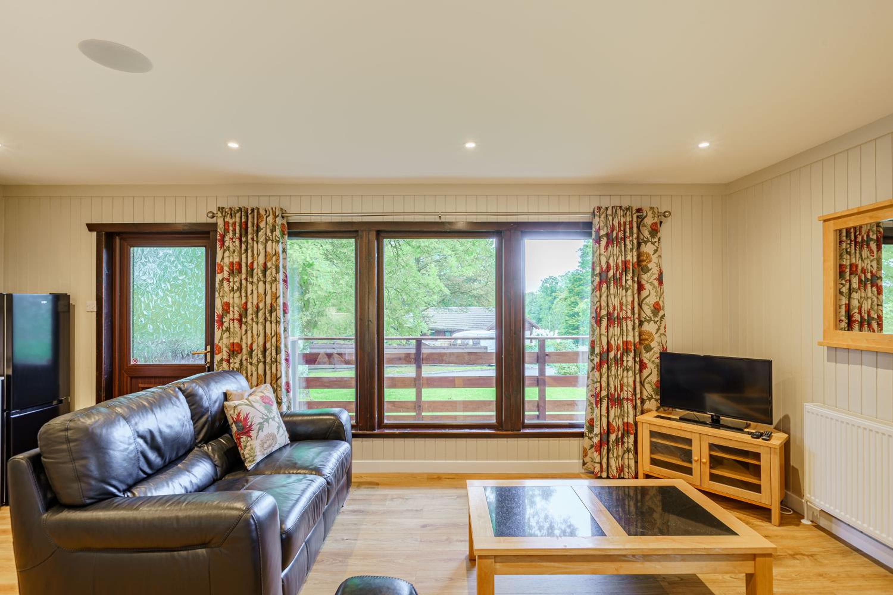Bluebell Lodge 4 with Hot Tub