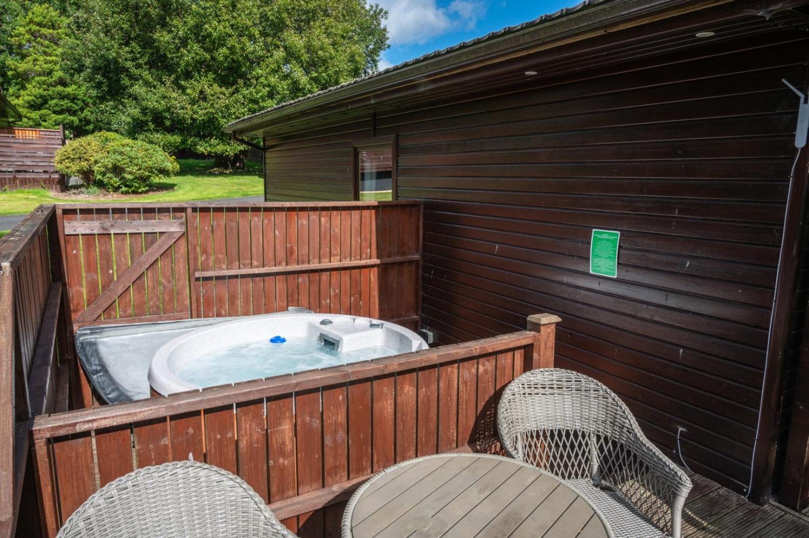 Bluebell Lodge 4 with Hot Tub