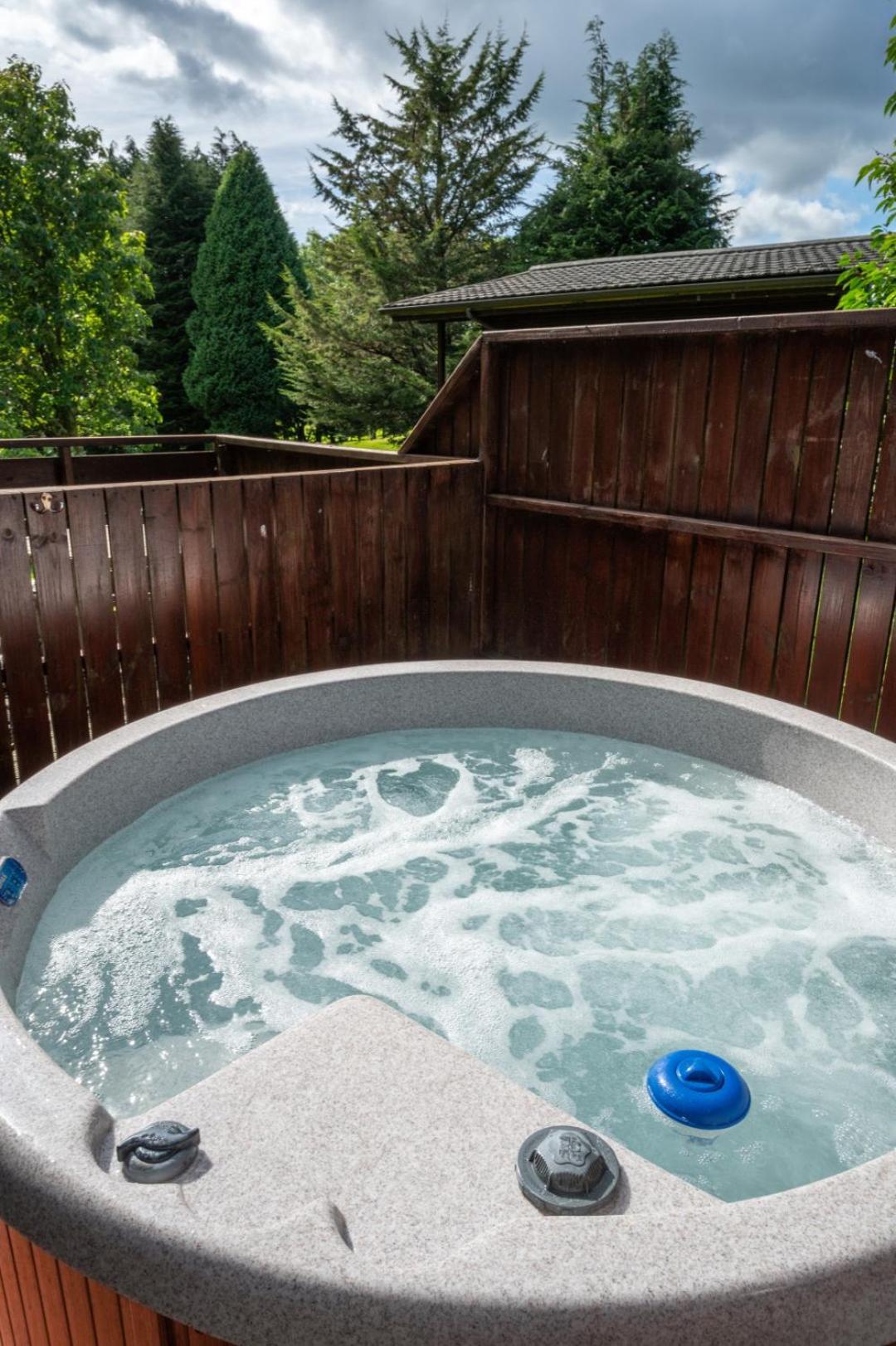 Bluebell Lodge 4 with Hot Tub