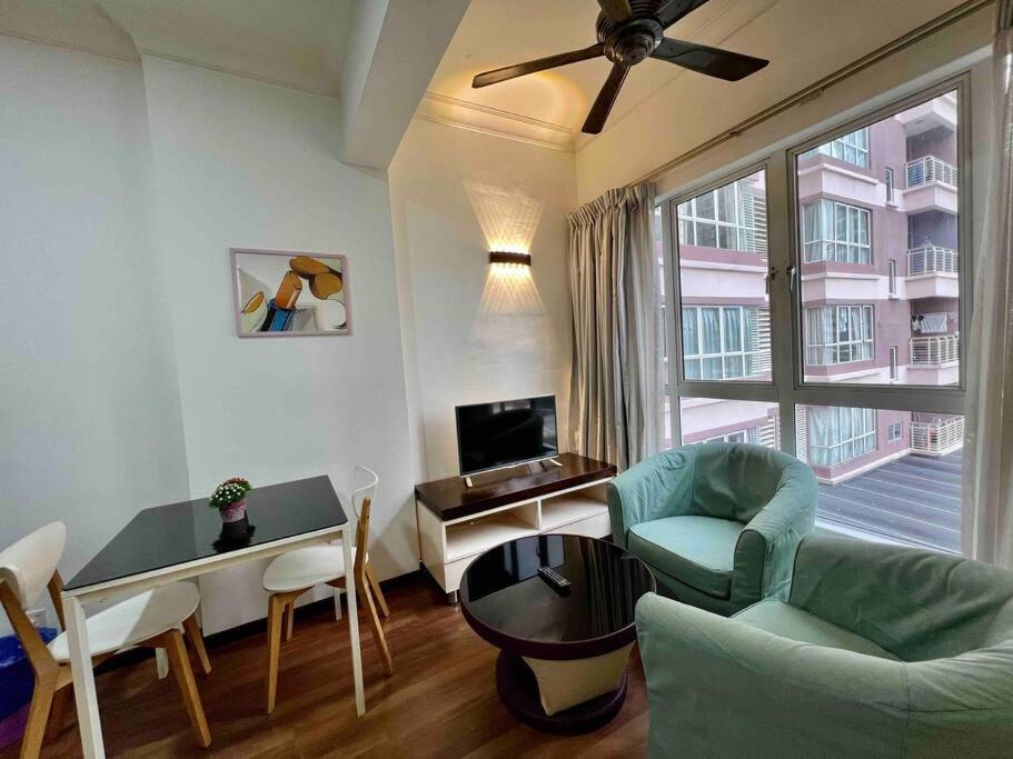 Studio Suite at Casa Mutiara 5 mins walk to LRT, Jalan Alor and Bukit Bintang