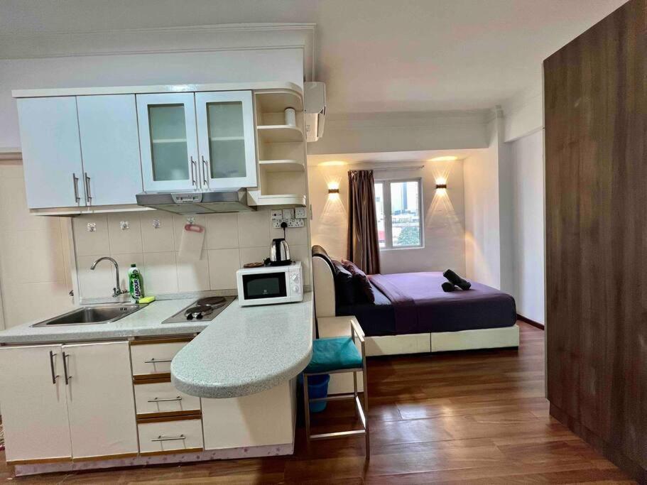 Studio Suite at Casa Mutiara 5 mins walk to LRT, Jalan Alor and Bukit Bintang