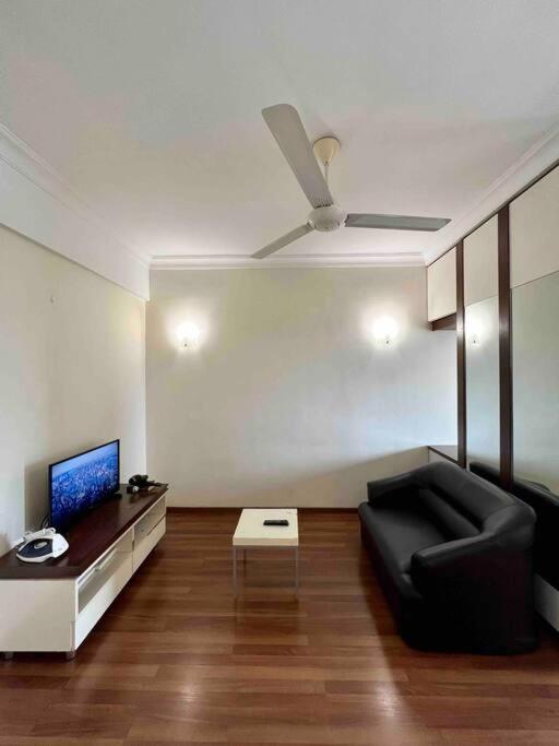 Studio Suite at Casa Mutiara 5 mins walk to LRT, Jalan Alor and Bukit Bintang