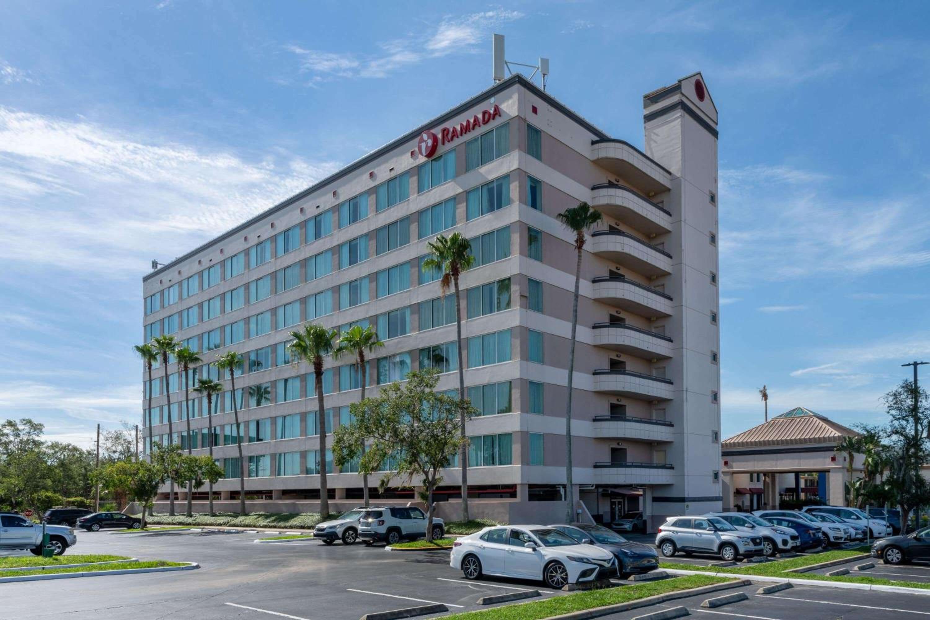 Ramada by Wyndham Kissimmee Gateway - Free Theme Park Shuttle 2