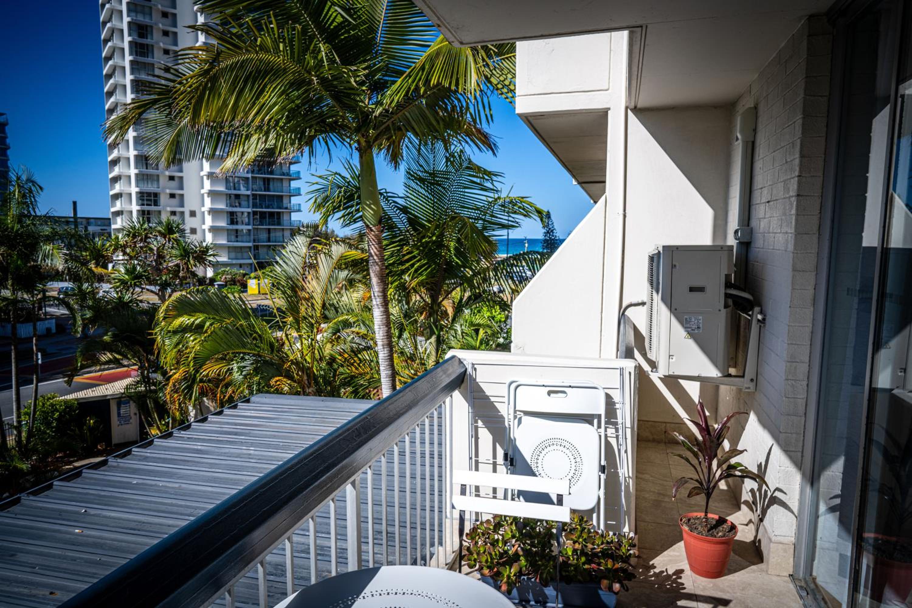 Entire beachside 2 bedroom unit