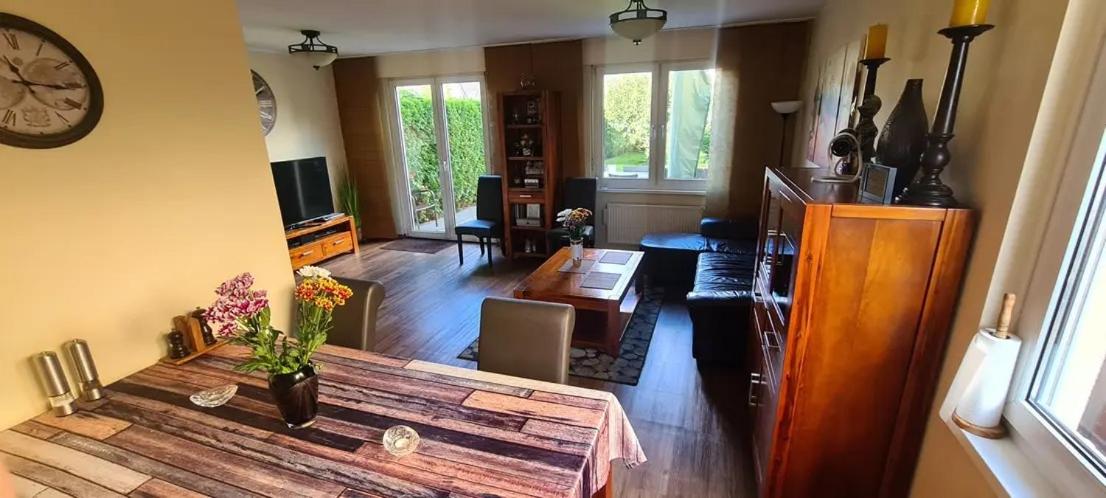 Modern townhouse, quiet and close to the centre.