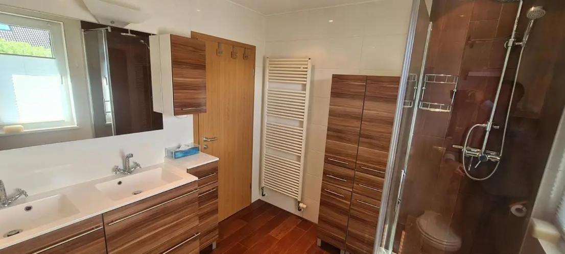 Modern townhouse, quiet and close to the centre.