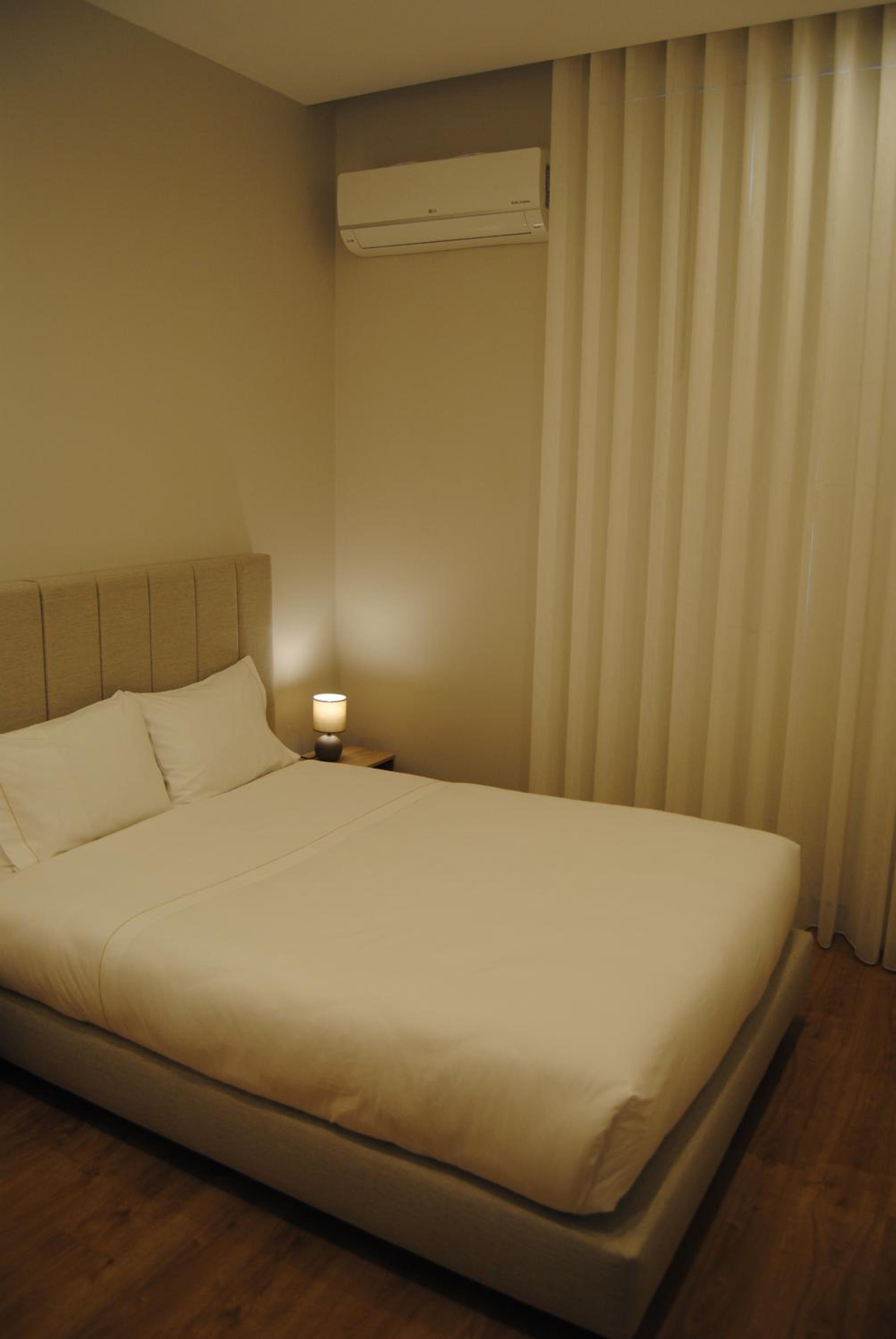 Gaia Loves You - Ponte D. Luis