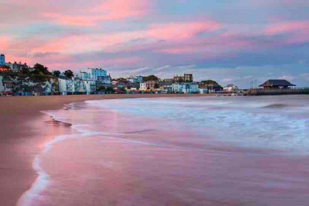 Central, Seaview Apartment, 3 beds, 2 baths, kid & dog friendly at The Lookout Broadstairs view 5