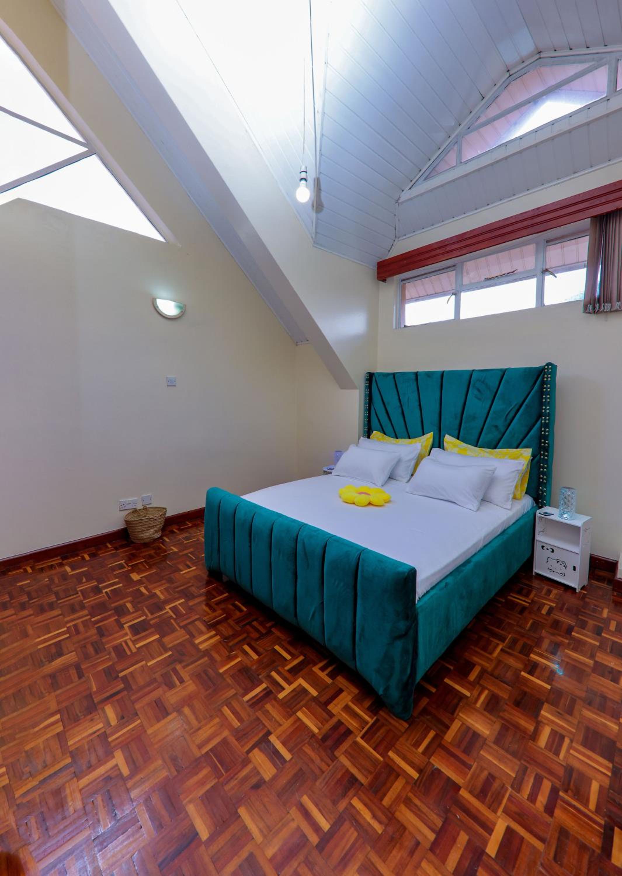 Cosy and accessible 1BR penthouse with terrace view 4