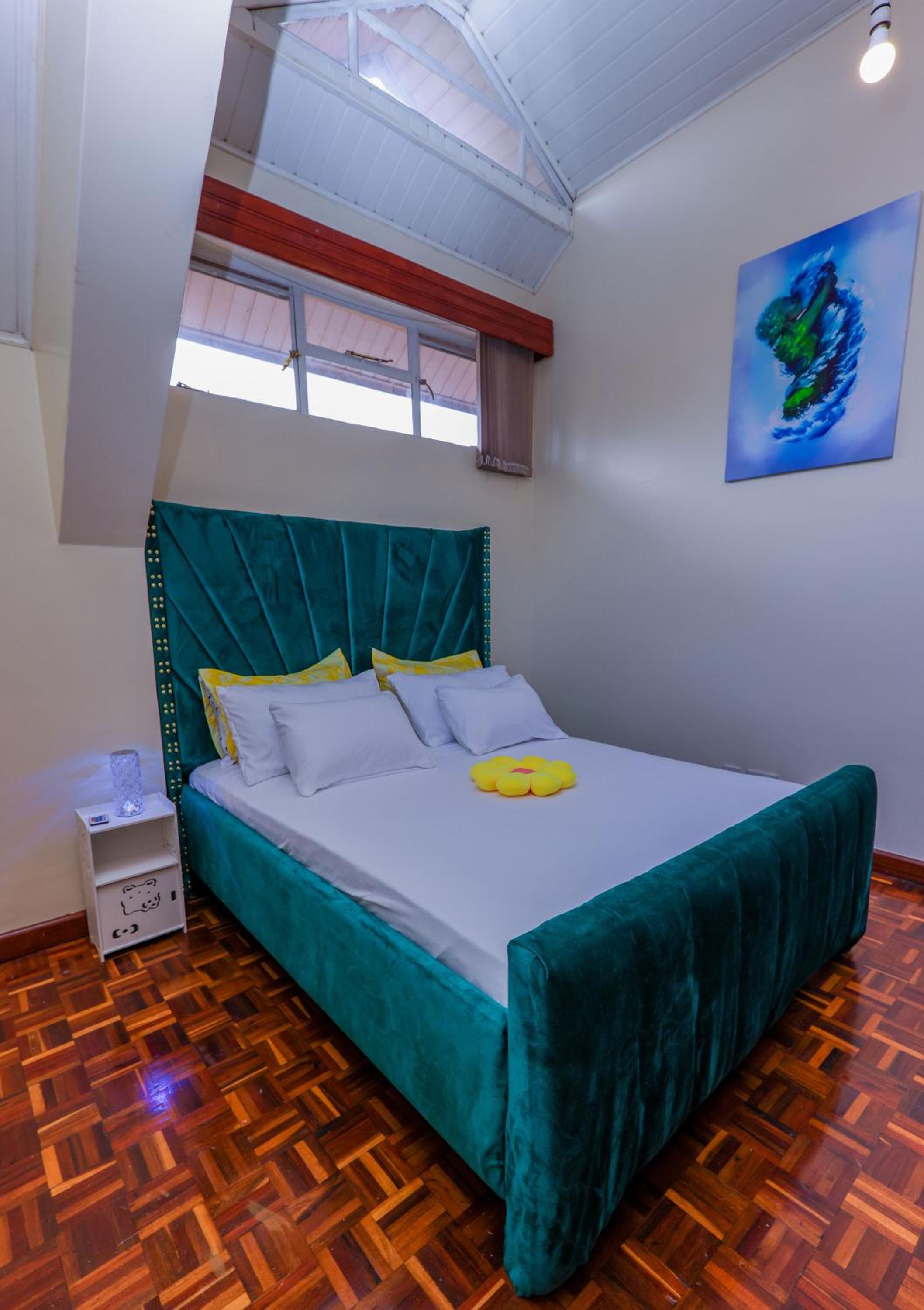 Cosy and accessible 1BR penthouse with terrace view 3